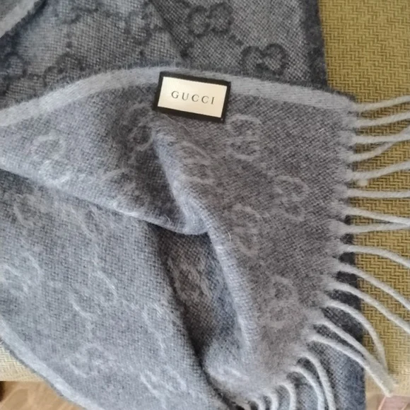 Gucci Gray and Red Men's Scarf - Picture 3 of 4